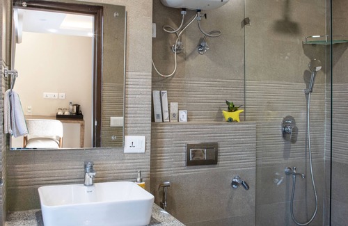 DLF Phase 3 Hotel | Convenient Stay at Perch Arbor Cyber City with Spa & Dining