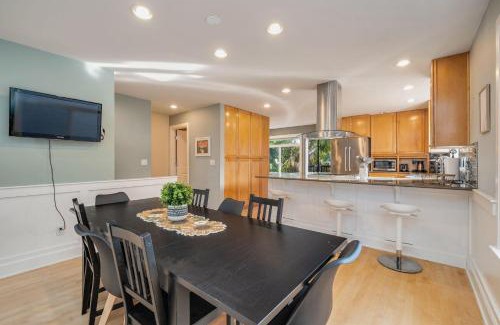 Fremont House | Family-Friendly Stay at Phinney Guest House by Betterstay