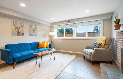 Shoreline House | Cozy Shoreline Gathering Spot for Family-Friendly Retreats