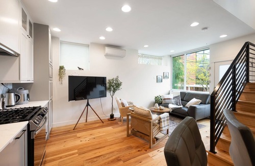 North Queen Anne House | Chic 3 BR North Queen Ann Retreat with Parking & Top Reviews