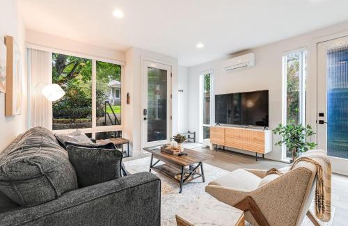 Eastlake House | Experience View on Franklin: Top-Rated Family Retreat