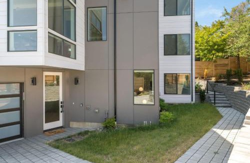 View Ridge Apartment | Child-Friendly View Ridge Guest Suite for Your Perfect Stay