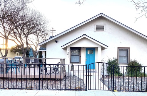 Paso Robles House | Enjoy Breakfast & Kitchen Access at Perched on Pine Downtown