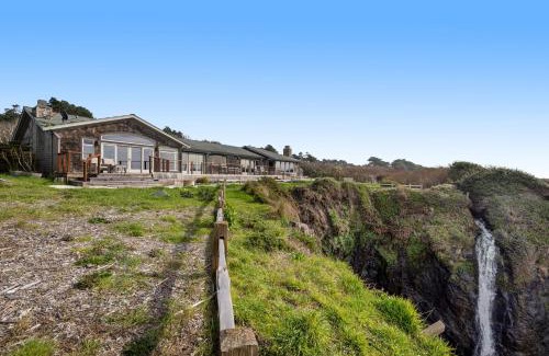 Mendocino House | Oceanfront Bliss at Perched on the Bluff - Studio Cottage