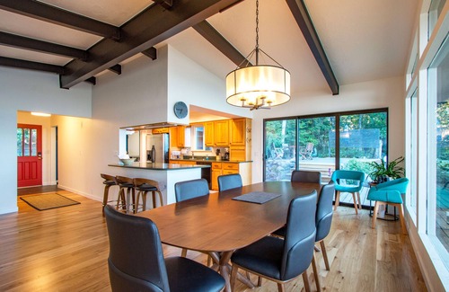 White Salmon House | Epic Retreat with Private Hot Tub and Top Guest Ratings