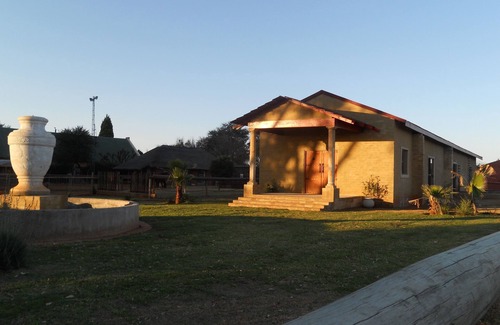 Nietverdiend Cabin | Beautiful Perdehoek Wedding Venue with Pool & Kitchen