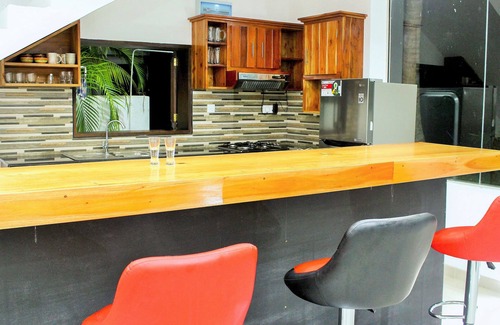 Hikkaduwa House | Beachside Retreat at Perennial Home with Ocean View & Pool