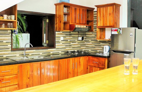 Hikkaduwa House | Beachside Retreat at Perennial Home with Ocean View & Pool