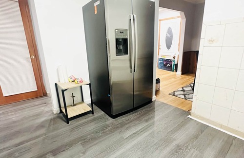 Queens Apartment | Cozy 2-Bedroom Apartment with Parking Near UBS Stadium