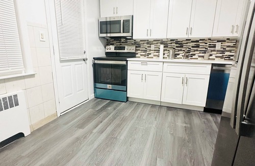 Queens Apartment | Cozy 2-Bedroom Apartment with Parking Near UBS Stadium