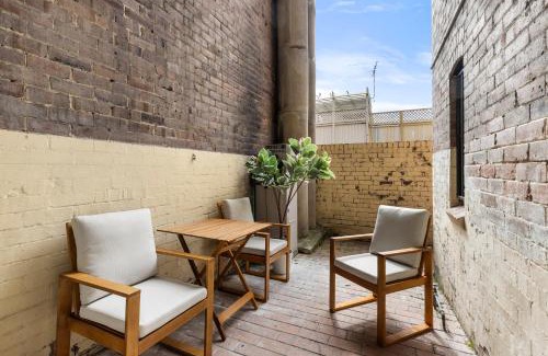 Millers Point Apartment | Inviting 2BR Harbour View Apartment for Families