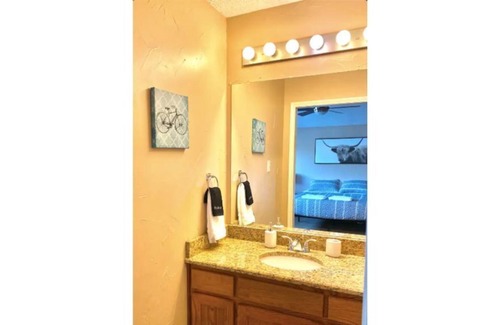 Euless House | Ideal 2BR Retreat in the Heart of DFW with Kitchen