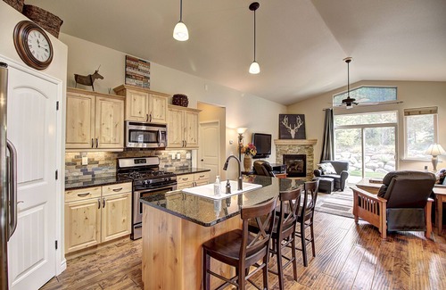 Columbia Falls House | Inviting 3b/3b Townhome in Meadowlake with Pool & Hot Tub