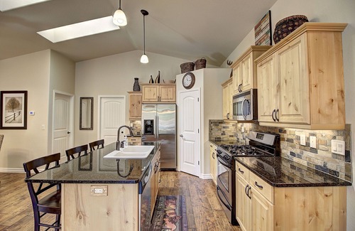 Columbia Falls House | Inviting 3b/3b Townhome in Meadowlake with Pool & Hot Tub