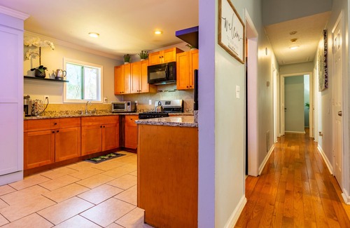 Lithonia House | Ideal 4 Bedroom Retreat with Hot Tub and Expansive Yard