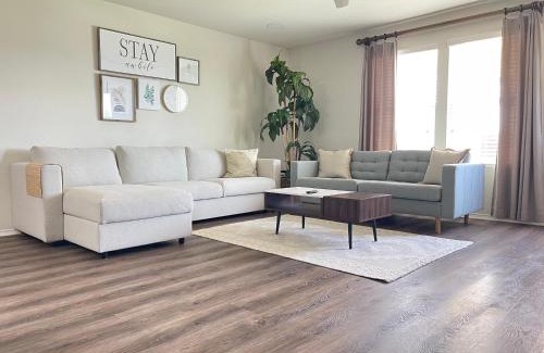 Little Elm House | Family-Friendly 4Bd Vacation Home with King Bed