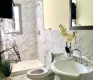 Downtown Niagara Falls House | Cozy Iron Scow Retreat with Private Yard Near Niagara Falls