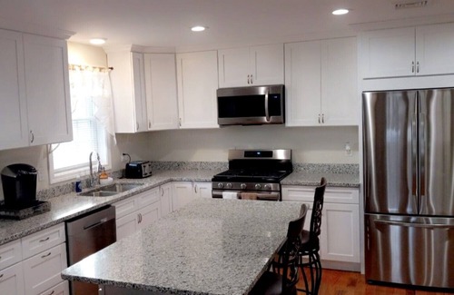 Mount Pleasant Apartment | Perfect, Apartment with Queen Bed Suite with Washer-Dryer & Free Parking