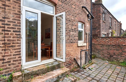 Liverpool House | Convenient Retreat for Exploring Liverpool & Chester