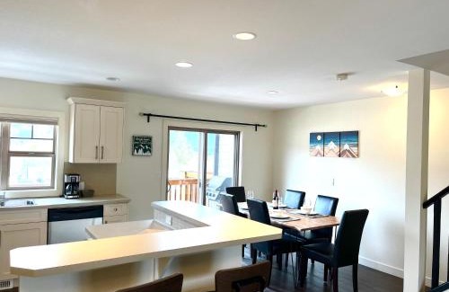East Kootenay House | Ideal Invermere 3BD Townhouse with Mountain Views & Garage