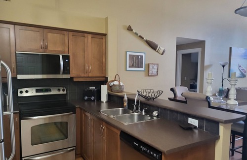 East Kootenay Condo | Ideal Beach & Mountain Retreat with Oceanfront Views