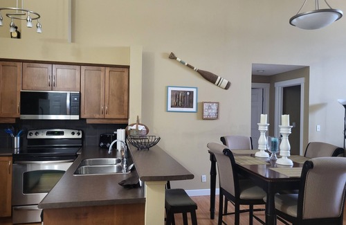 East Kootenay Condo | Ideal Beach & Mountain Retreat with Oceanfront Views
