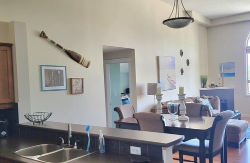 East Kootenay Condo | Ideal Beach & Mountain Retreat with Oceanfront Views
