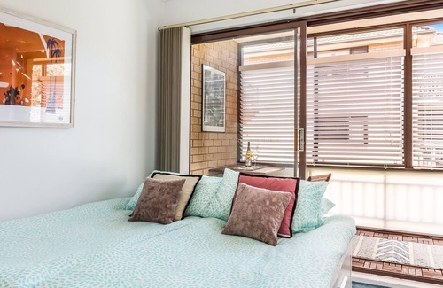 Thirroul Apartment | Idyllic Getaway - Steps from Thirroul Beach & Ocean Views