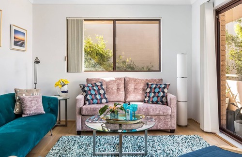 Thirroul Apartment | Idyllic Getaway - Steps from Thirroul Beach & Ocean Views