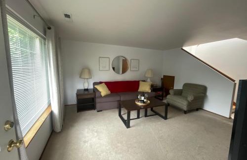 Tacoma Apartment | Inviting Brownspoint Getaway with Family & Pet-Friendly Perks