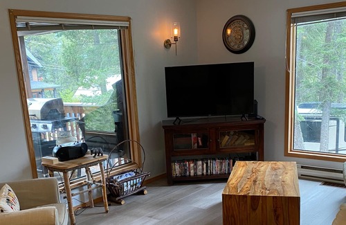 East Kootenay Cabin | Perfect Cabin for families, couples & dogs, minutes from a soak in Hot Springs
