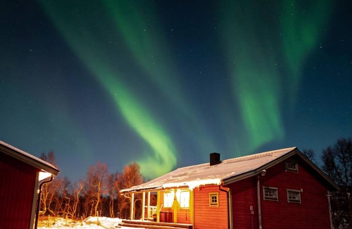 Lenvik Cabin | Secluded Cabin Retreat with Spa and Pet-Friendly Amenities