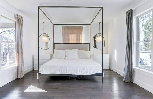 Pemberton Heights House | Perfect Central Austin Location - Mid-Century Modern Comfort
