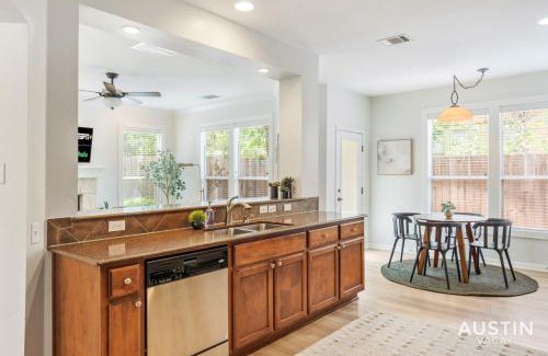 Clarksville House | Prime Central Location with Free Parking & Cozy Beds