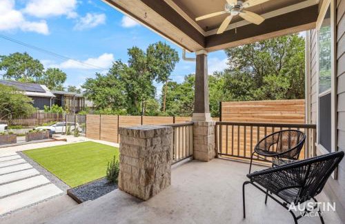Clarksville House | Prime Central Location with Free Parking & Cozy Beds