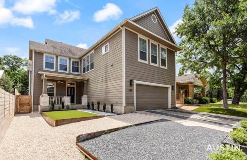 Clarksville House | Prime Central Location with Free Parking & Cozy Beds