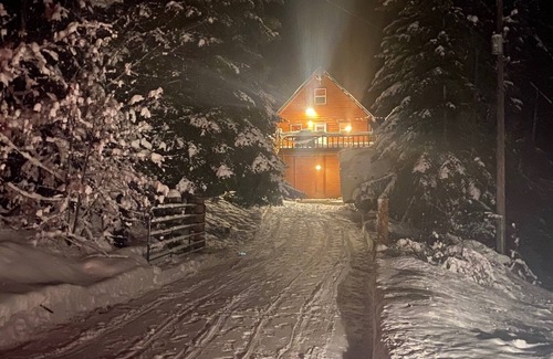 Sagle House | Ideal Ski, Lake & Mountain Cabin Retreat at Lake Pend Oreille