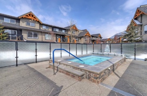 Dead Man's Flats Condo | Escape to a Cozy Condo Getaway in the Rockies