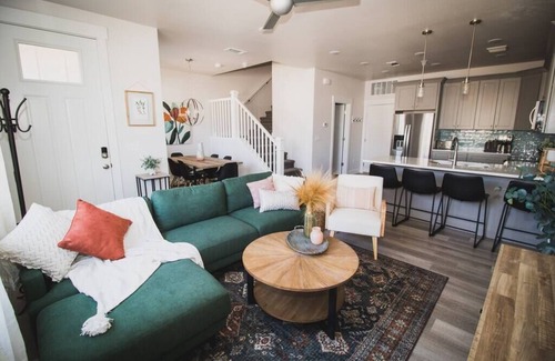 Greeley Condo | Ideal Condo Retreat in Greeley with Family-Friendly Amenities