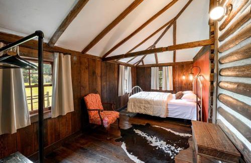 Claxton House | Perfect Couple's or Solo Getaway: 1840s Log Cabin, Claxton, GA