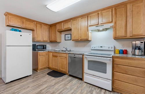 Vancouver House | Ideal Family and Pet Friendly Retreat Near PDX with Spa