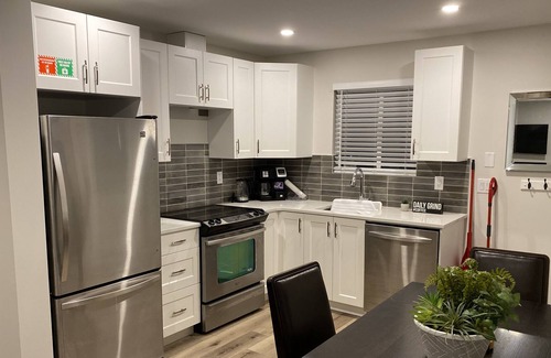 Okanagan-Similkameen Apartment | Ideal Family Retreat: 3 Bedroom Suite Near Lake & Town