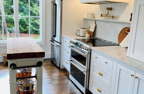 Northwest Harbor House | Ideal Family Getaway with Ocean View & Heated Saltwater Pool