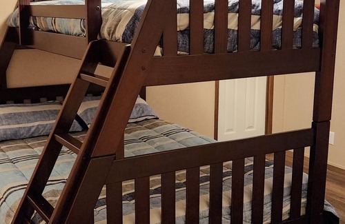 Tuskegee House | Ideal Family Retreat with Spa and Hot Tub in Tuskegee