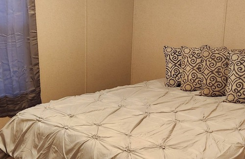 Tuskegee House | Ideal Family Retreat with Spa and Hot Tub in Tuskegee