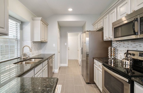 Lewisville House | Ideal Flower Mound Stay - 3 BR with Free EV Charging!