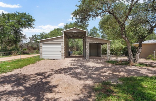 Spicewood House | Perfect Getaway: Explore Food, Golf & Scenic Bike Trails