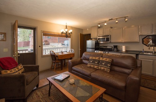 Estes Park Cabin | Ideal Retreat for Couples, Friends & Families - 9.8 Rated