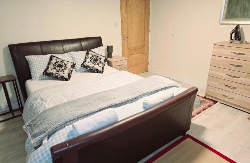 Seisdon Apartment | Ideal Hotel for Discovering Birmingham and Family Fun