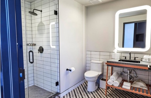 East Nashville Hotel | Perfect for Exploring East Nashville's Lively Eateries, Galleries and Music!